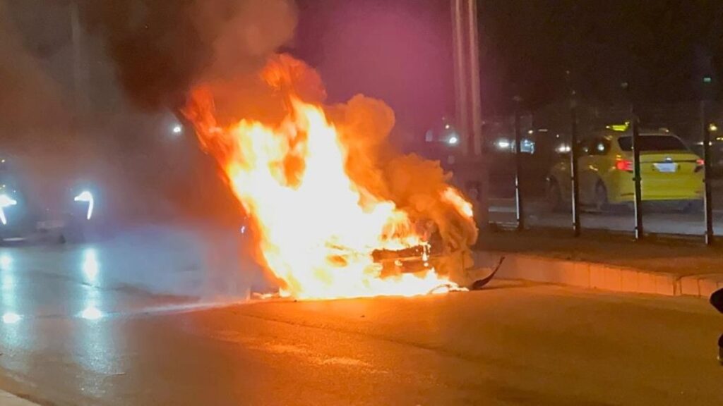 kocaelide sanayiden yeni cikan araba alev alev yandi fAserJ6m