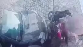 manisada kadin surucunun fren yerine gaza bastigi arac is yerine daldi CqECm3jW