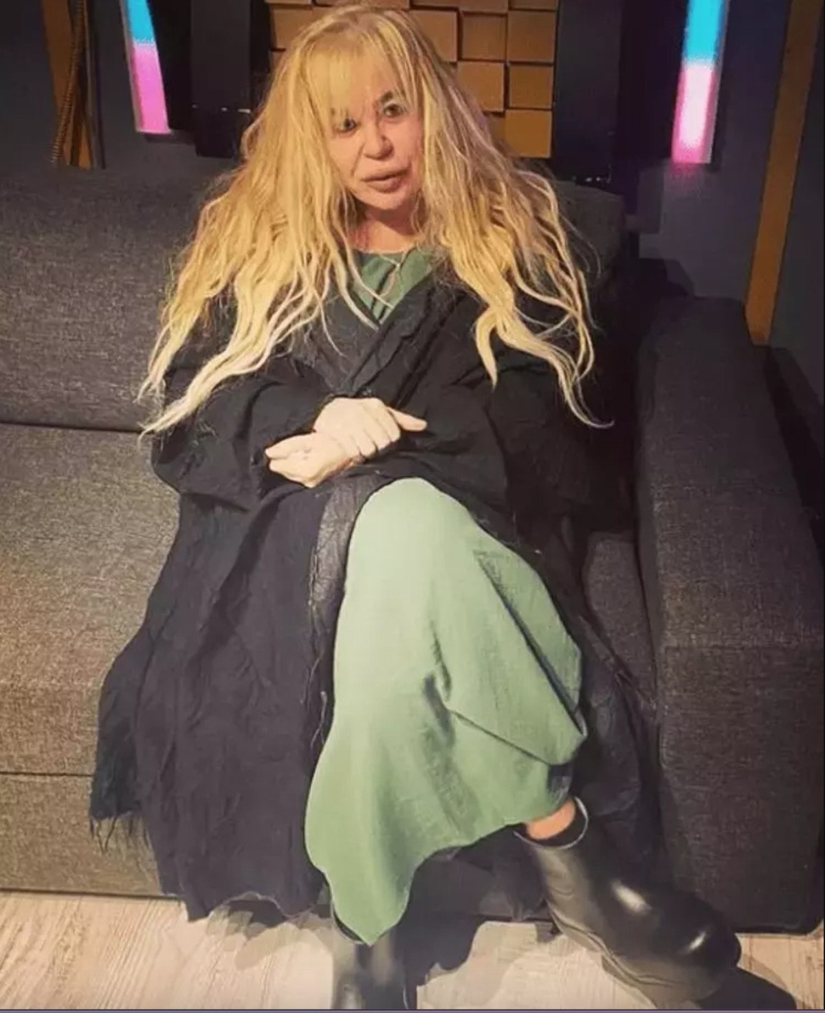 sarkici zerrin ozerin en buyuk pismanligi keske anne olsaydim 0 Z1QgECkl