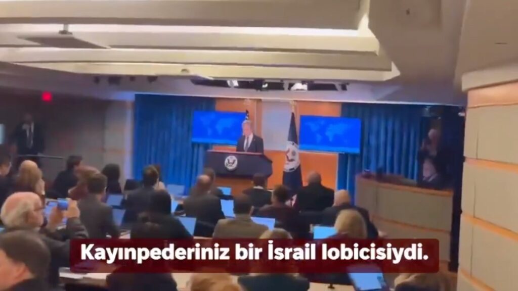 yahudi gazeteci max blumenthalden blinkene soykiriminin yasanmasina neden izin verdiniz VNN6WrUB