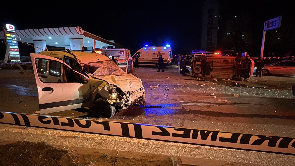 adanada hafif ticari araclar carpisti 1 kisi oldu 0 hd5Ghliu