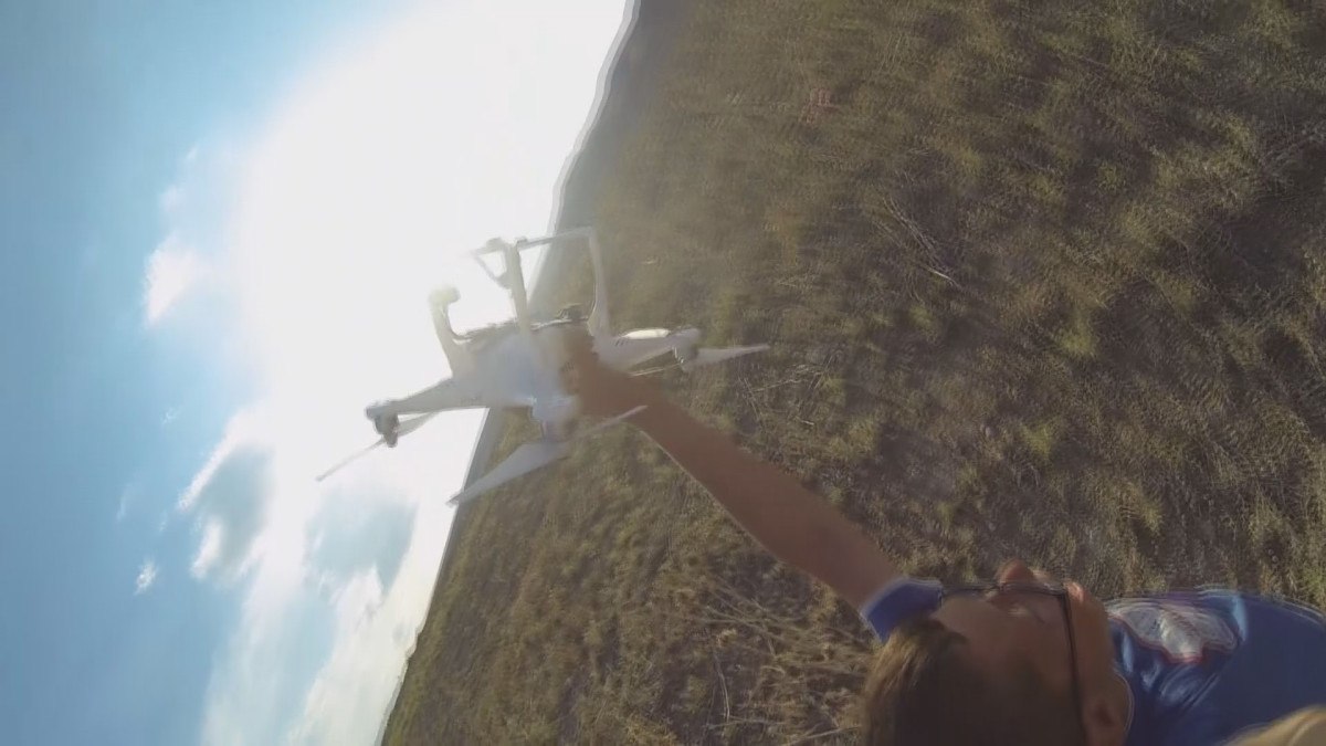 adanada koye dusen drone onu bulan cocuklarin saskinligini kaydetti 0 RVtmkRyE