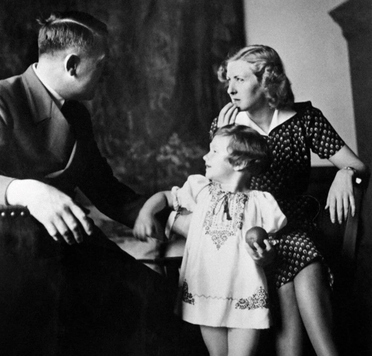adolf hitlerin sapiginin gizli gunlugu yayinlandi fuhrer cennet gibiydi 5 XnYrMbWH