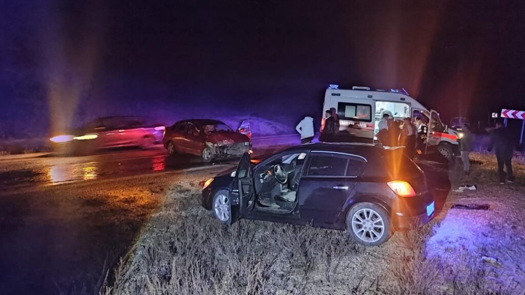afyonkarahisarda kafa kafaya kaza 1i cocuk 8 yarali WCKzsMH2