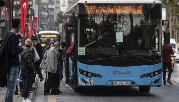 ankarada ozel halk otobuslerinin indirimli yolcu tasimama karari gqaQilhz