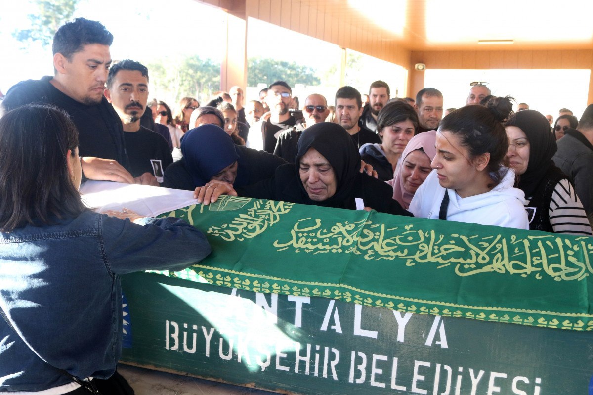 antalyada eski esinin uzerine benzin dokup atese verdigi genc kadina veda 0 2kUnhrRd