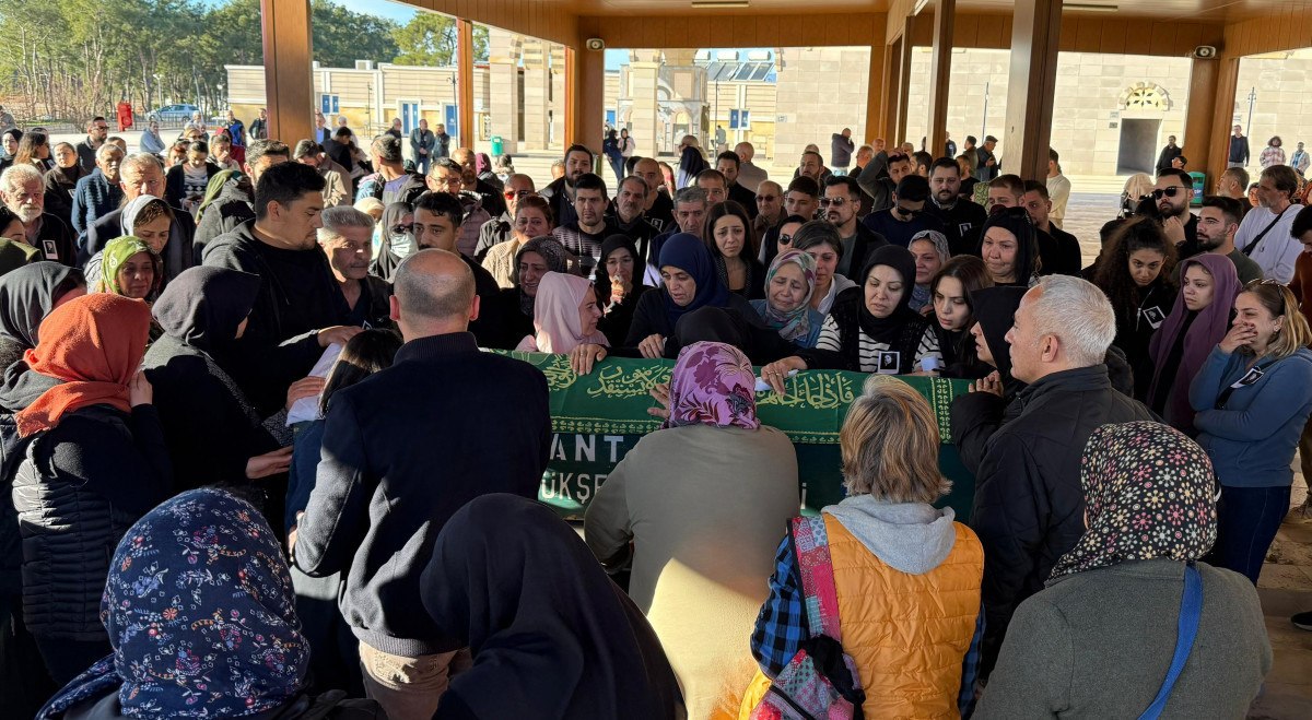 antalyada eski esinin uzerine benzin dokup atese verdigi genc kadina veda 2 rayqDj31