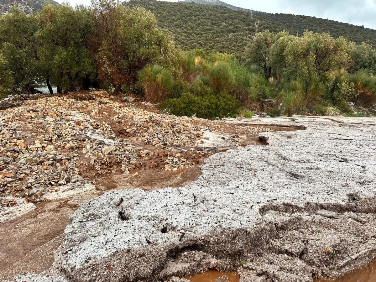 antalyada saganak ve dolu yollar gole dondu 5 LGRk9UmI