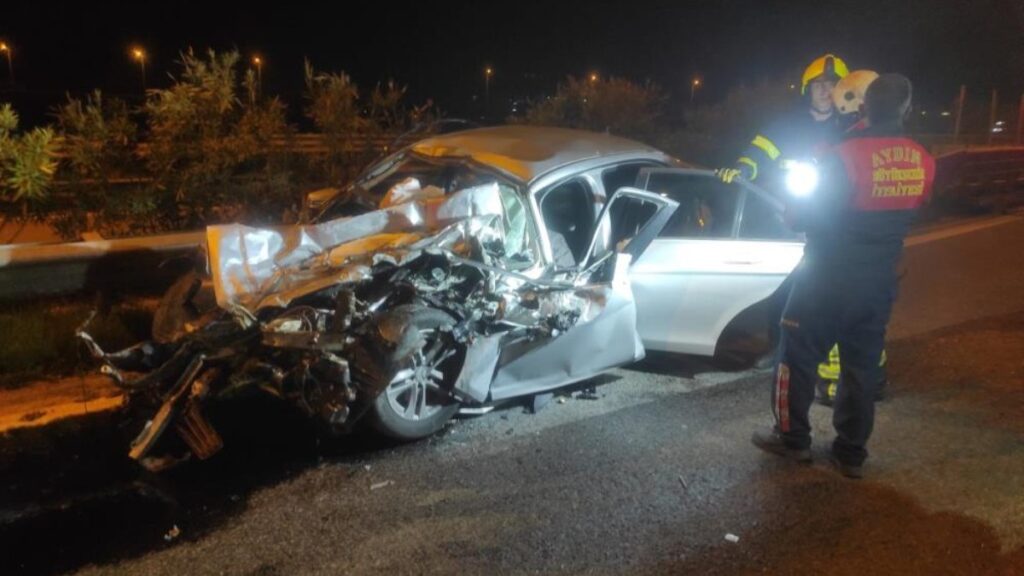 aydinda otomobil ile kamyon kafa kafaya carpisti 1 olu qED5uxxv