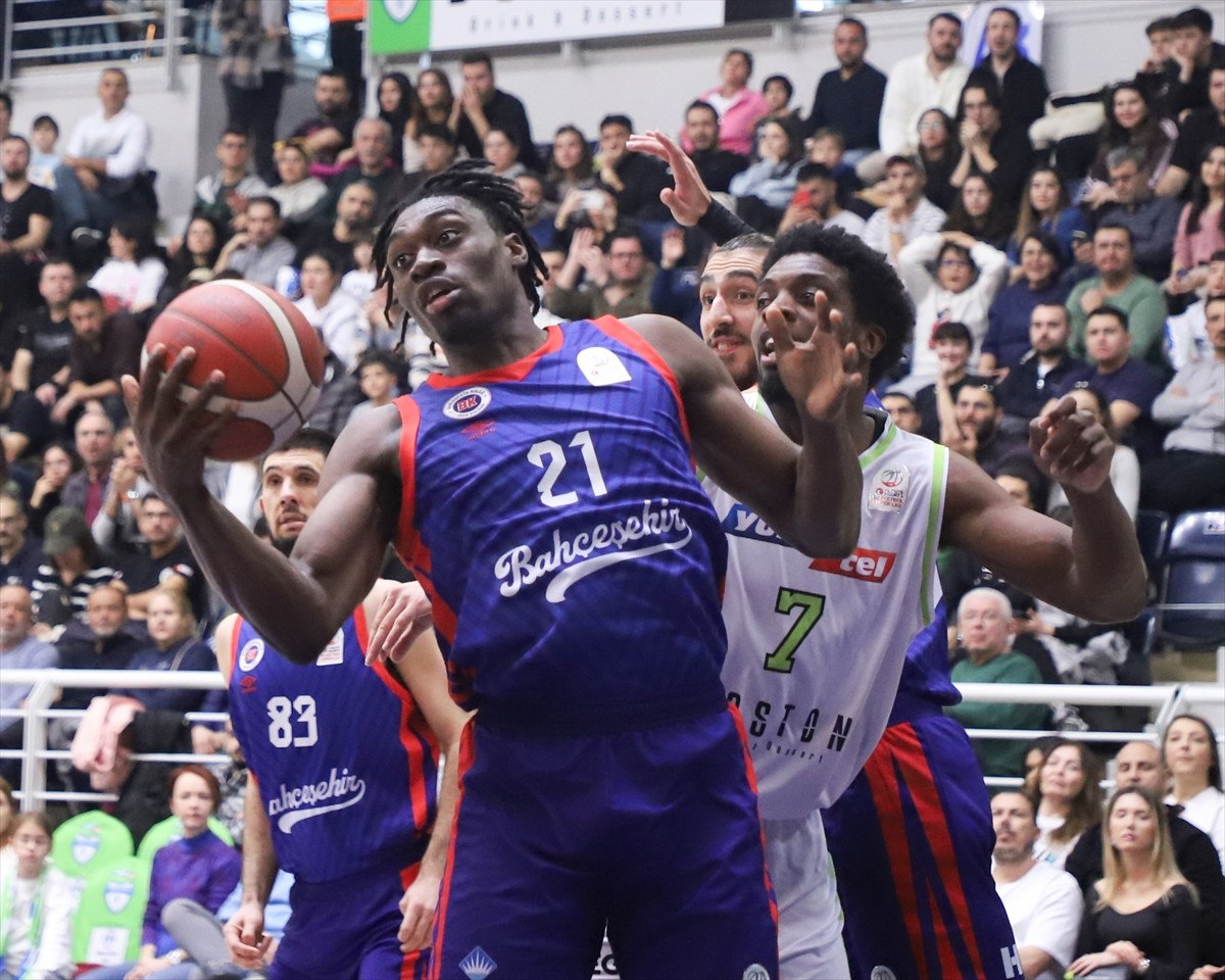 bahcesehir koleji merkezefendi belediyesi baskete sans tanimadi 0