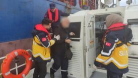 bartinda yaralanan gemicinin yardimina sahil guvenlik yetisti zua1TfOz