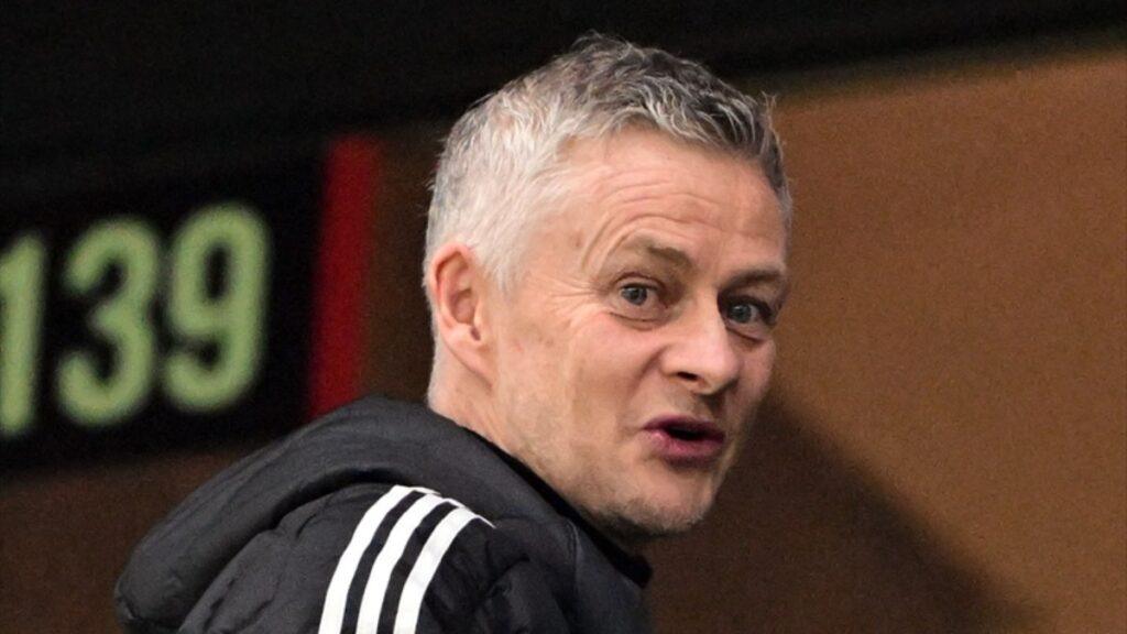 besiktas ole gunnar solskjaer icin imza toreni duzenliyor gXtNt38E