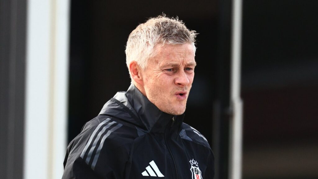 besiktasta ole gunnar solskjaer ilk idmanina cikti C6PNhCp6