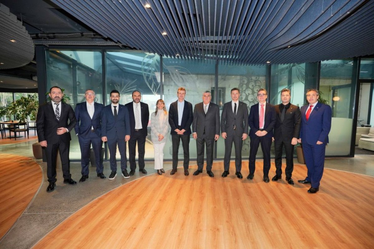 besiktastan uefa ve athletic bilbao heyetlerine dostluk yemegi 0 r4KP8JXH