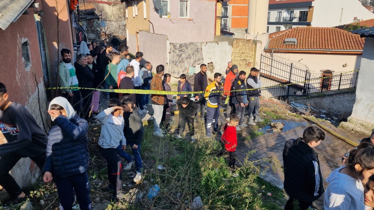 beyoglunda gecekondu yangini baba ve cocuklari son anda kurtarildi 0 YOtzwu8R
