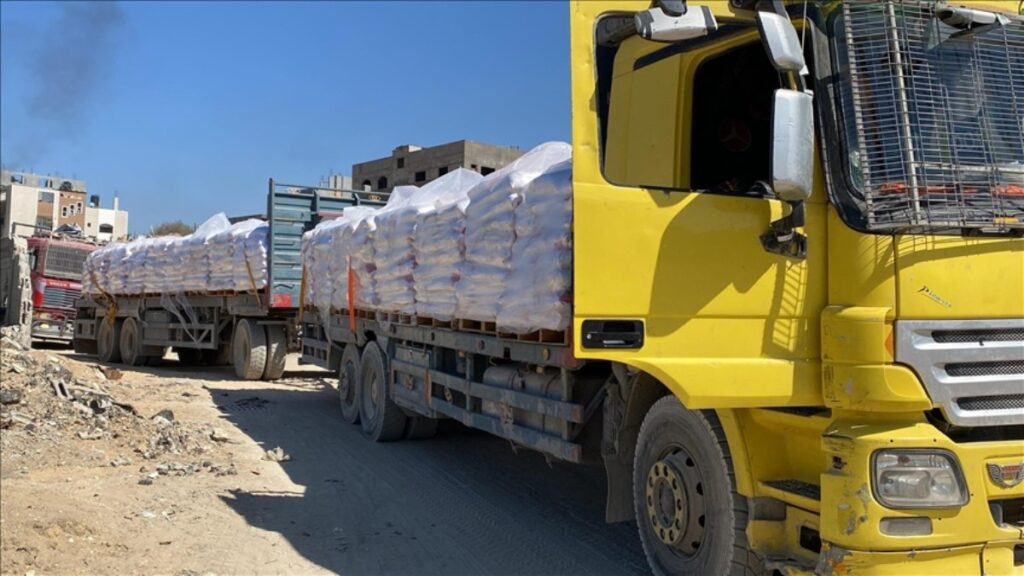 bm ateskesin ilk gununde 630 insani yardim tiri gazze seridine girdi NKBsIItS