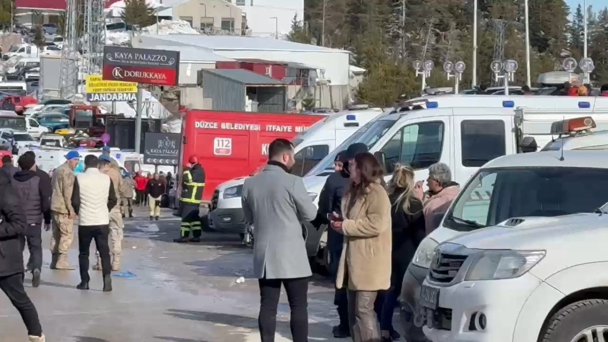 bolu kartalkayada yanan otelin onunde aci bekleyis 2 FeTKLztZ
