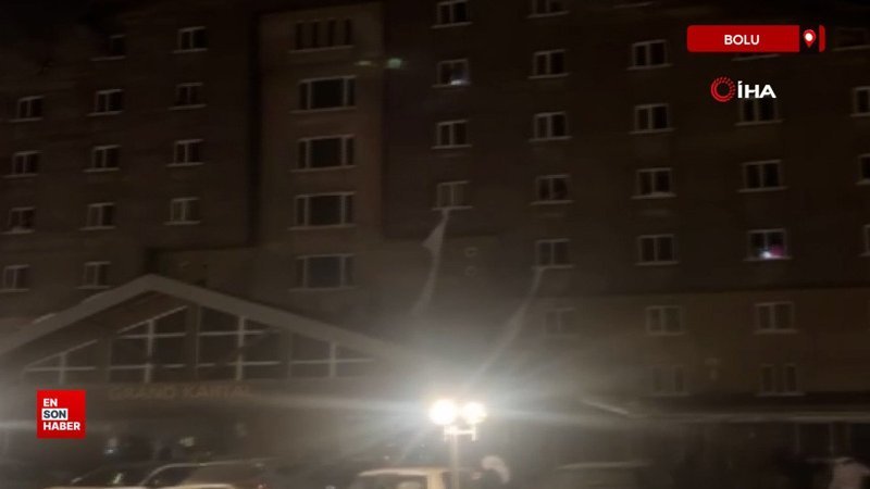 Bolu'da yangından kurtulmak için çarşafla camdan sarktılar 1 boluda yangindan kurtulmak icin carsafla camdan sarktilar Nj5LwFHL