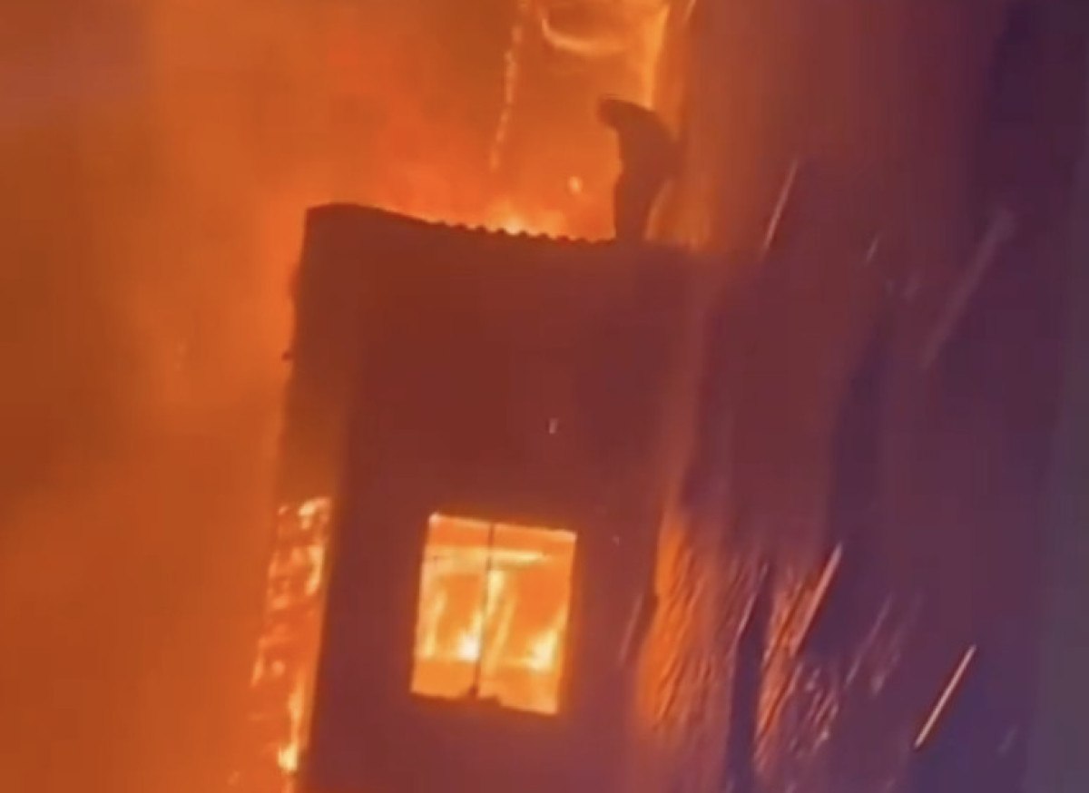 boludaki otel yangininin ortasinda kalan adamin caresiz halleri 0 YPy3LFvg