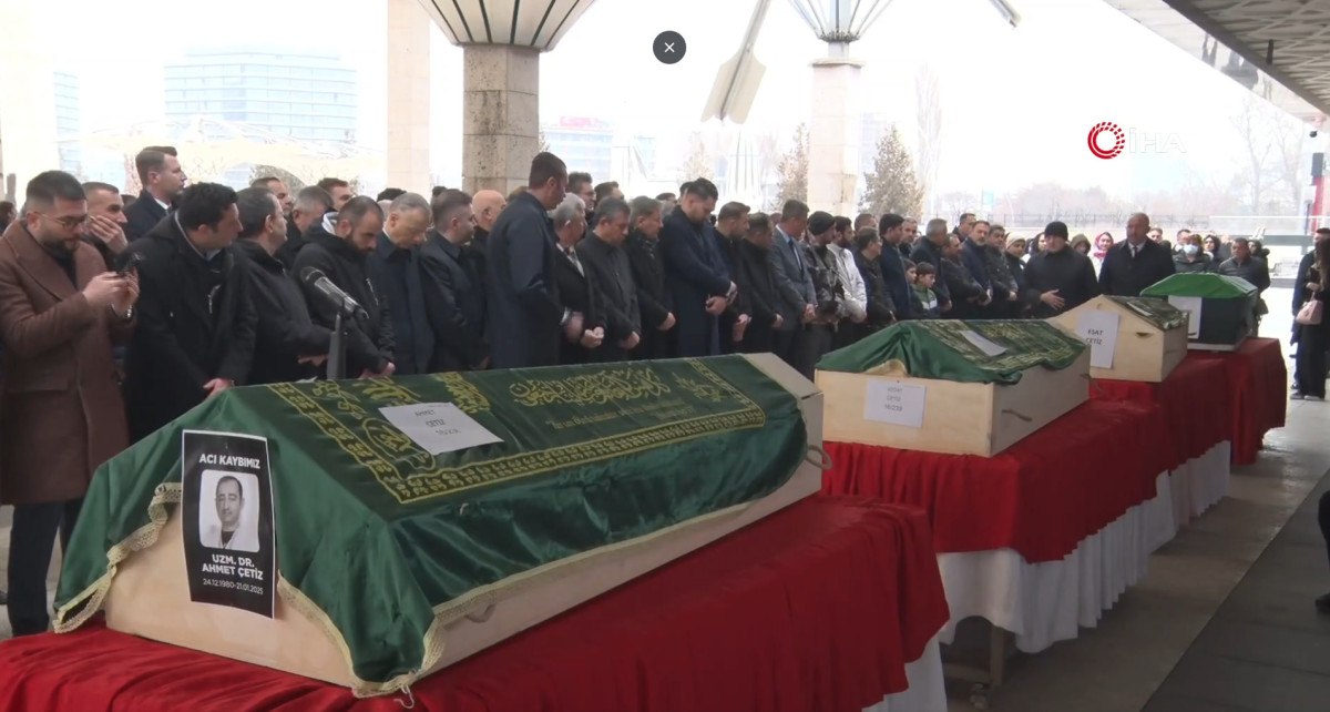 boludaki yanginda vefat eden cetiz ailesi son yolculuguna ugurlandi 0 46kSwaqk