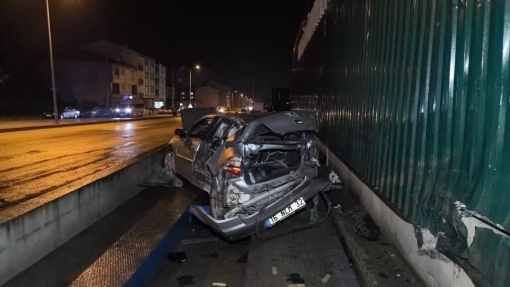 bursada bicakli kavga sonrasi kacan supheliler kaza yapti 1 olu ULTtF7aH