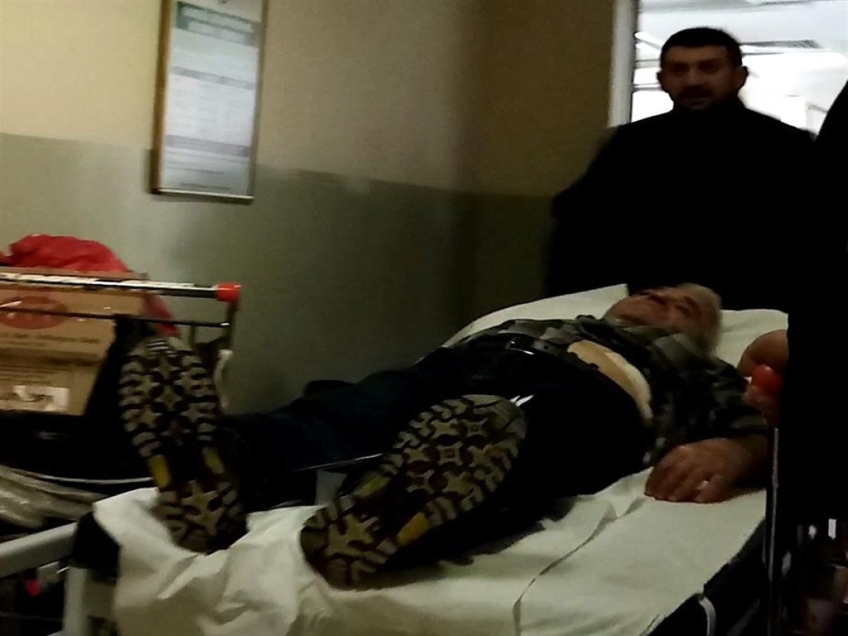 bursada kendisini doktora goturmek isteyen babasini bicakladi 0 nYQUH94c