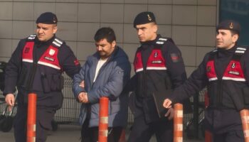 bursada kendisini doktora goturmek isteyen babasini bicakladi R8mMKBUb