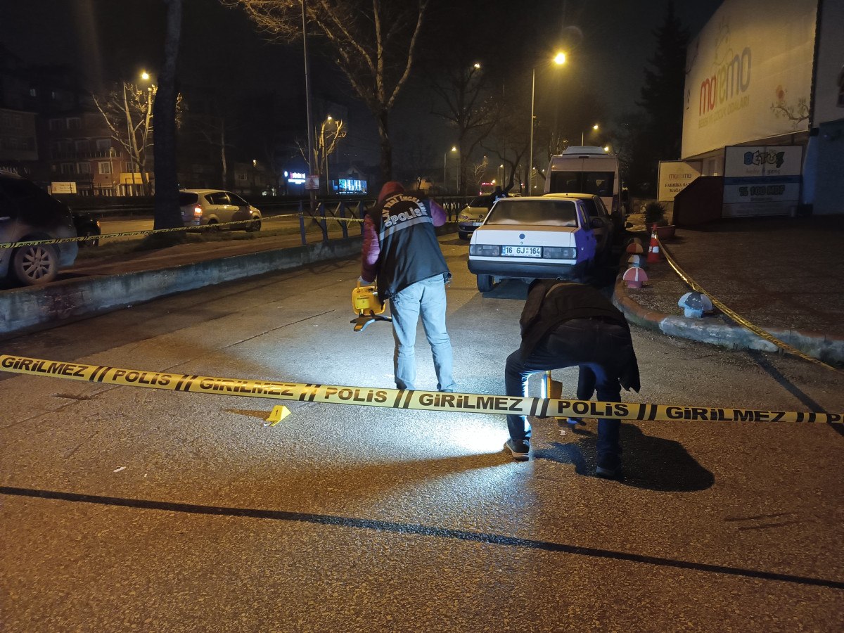 bursada motosikletli saldirgan gece kulubune ates acti 3 yarali 0