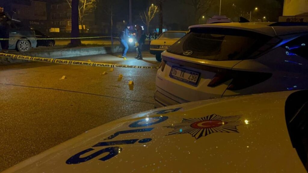 bursada motosikletli saldirgan gece kulubune ates acti 3 yarali LqZbqKba