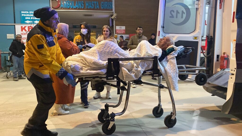 bursada sobaya benzin doken yasli adam agir yaralandi arkBZVJR