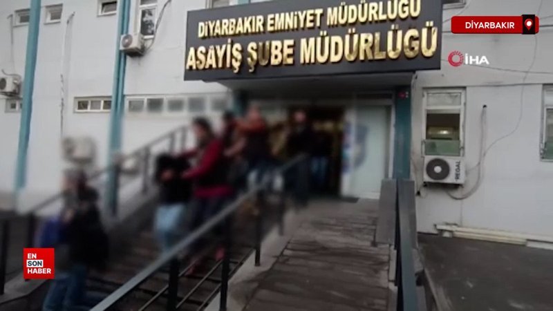 Diyarbakır'da sahte internet sitesi ile araç kiralama hizmeti veren şebeke çökertildi 1 diyarbakirda sahte internet sitesi ile arac kiralama hizmeti veren sebeke cokertildi Lj3HYCSk