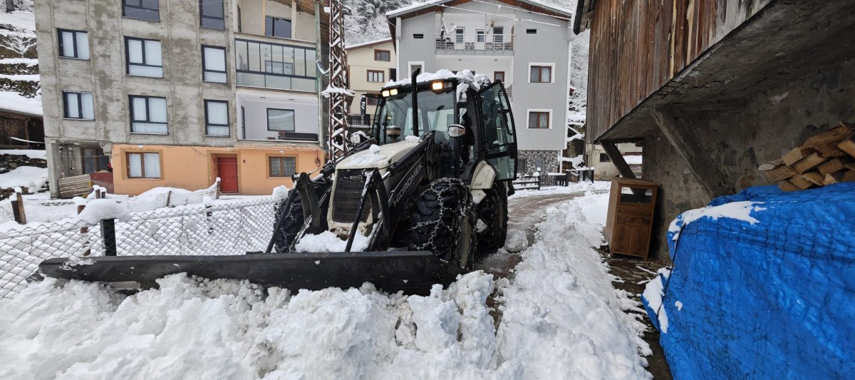 dogu karadeniz kar yagisiyla mucadele ediyor 0 CmpCW8cS
