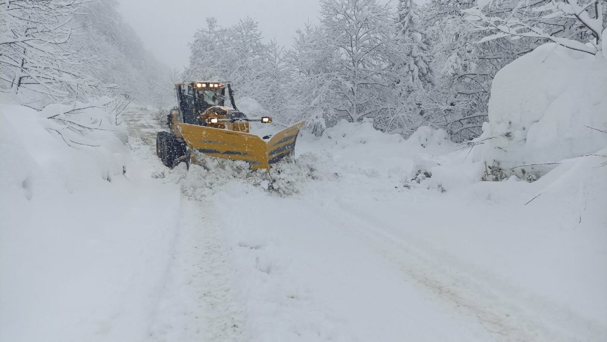 dogu karadeniz kar yagisiyla mucadele ediyor 2 9XMOJqPG