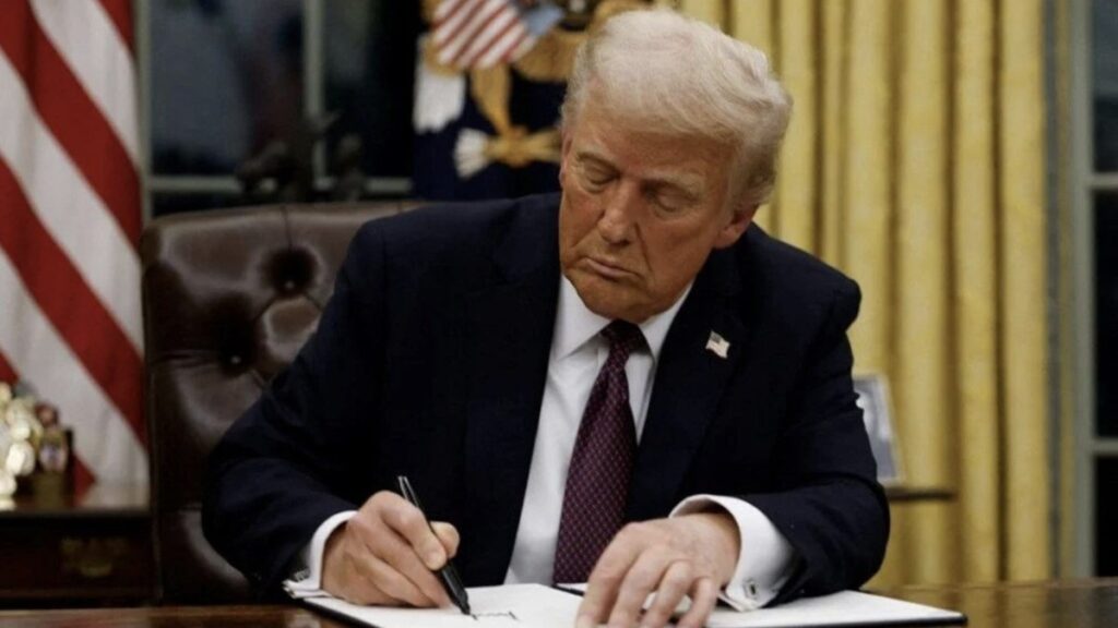 donald trump goreve hizli basladi ilk saatlerde kararname firtinasi KqiTZ7BY