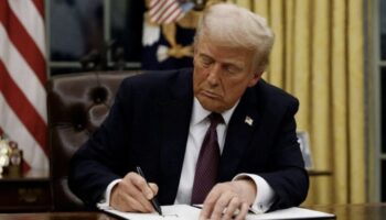 donald trump goreve hizli basladi ilk saatlerde kararname firtinasi KqiTZ7BY