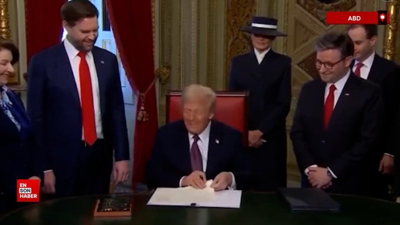 Donald Trump ilk kararnamelerini canlı yayında imzaladı 1 donald trump ilk kararnamelerini canli yayinda imzaladi