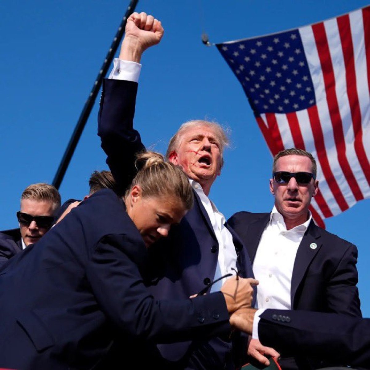 donald trumpin 5 metrelik heykeli yaptirildi 1