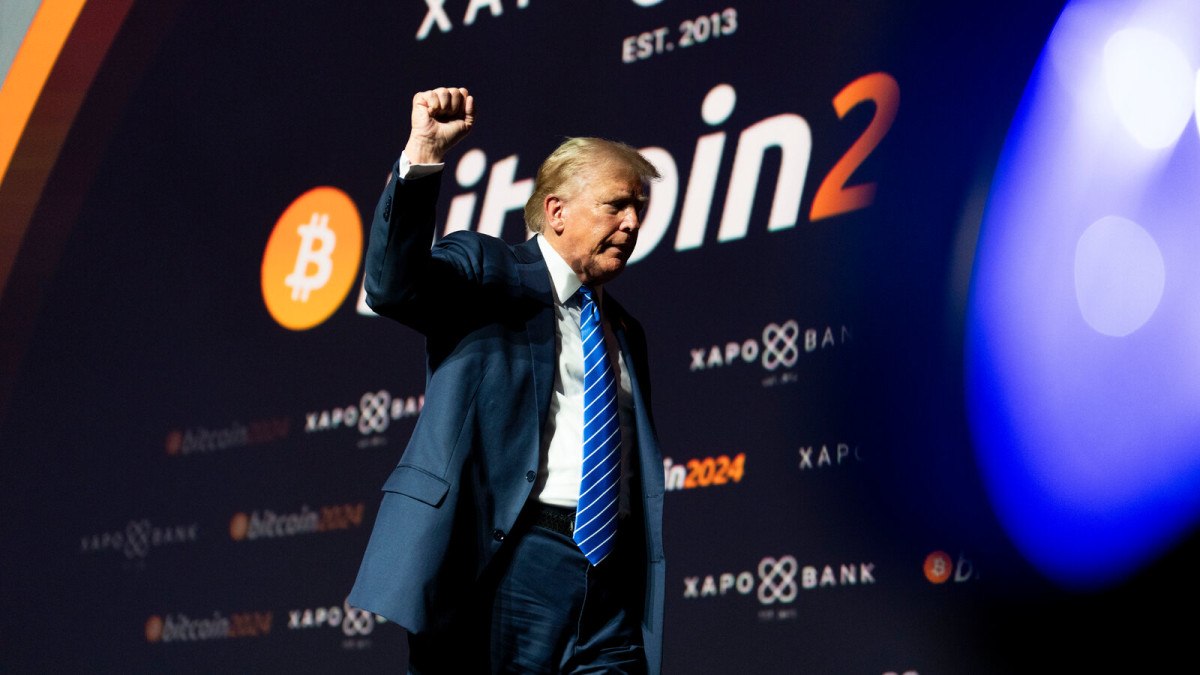 donald trumpin 5 metrelik heykeli yaptirildi 2 DgXU1VzF