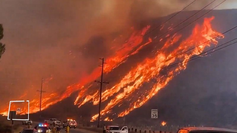 Donald Trump'ın ziyaret etmesi beklenen Los Angeles'ta yeni yangın 1 donald trumpin ziyaret etmesi beklenen los angelesta yeni yangin 5YMPOt52