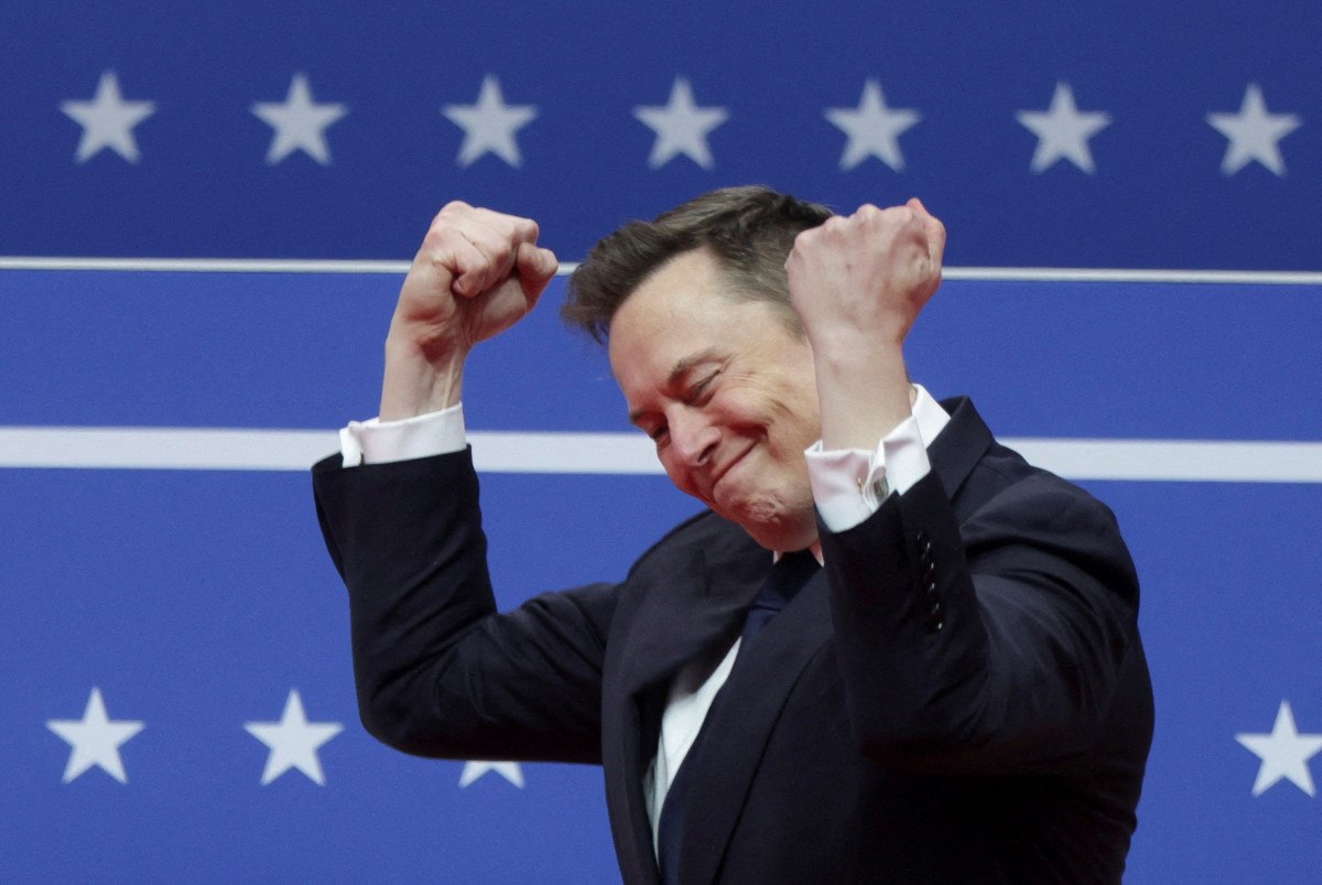 elon muskin yaptigi el hareketi nazi selamina benzetildi 0