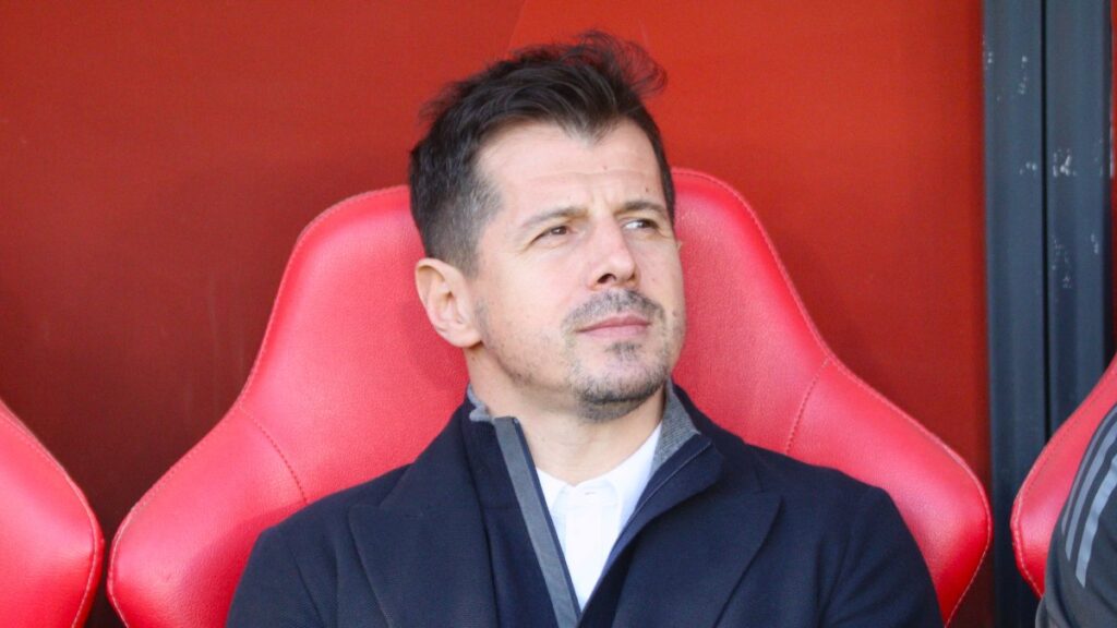 emre belozoglu oyuncularimin motivasyonunu yukseltmeliyim KSBcPVVY