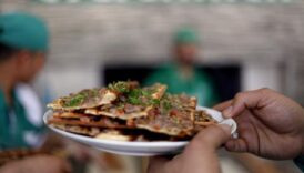 etli ekmege deri peynire nisasta sucuga ve kagit kebabina kanatli eti kattilar aDY7Z7mk