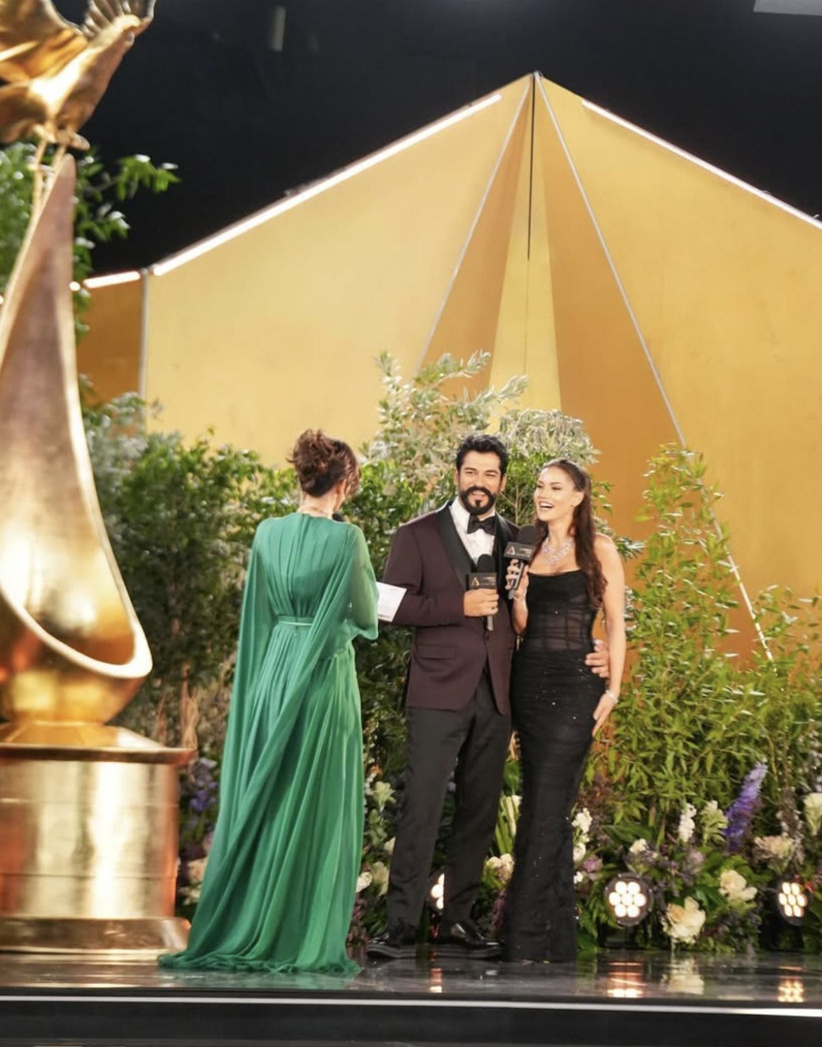 fahriye evcen ve burak ozcivit arasinda kiskanclik krizi 0 vAzYM2wB