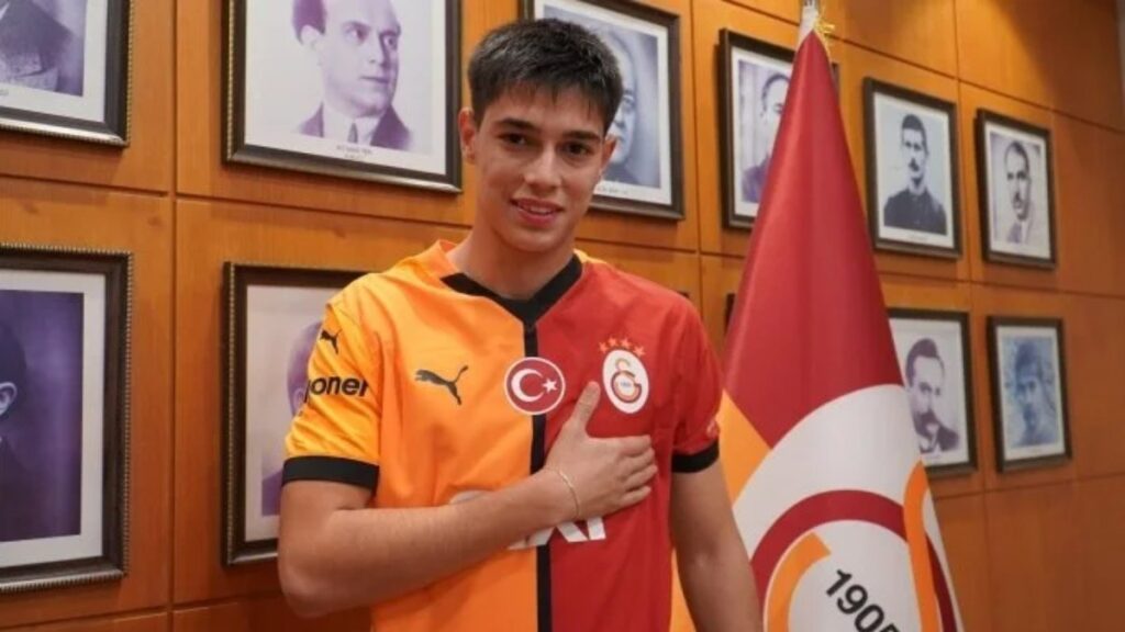 galatasaray sozlesmesini uzattigi futbolcuyu kiraladi 89rqc14h