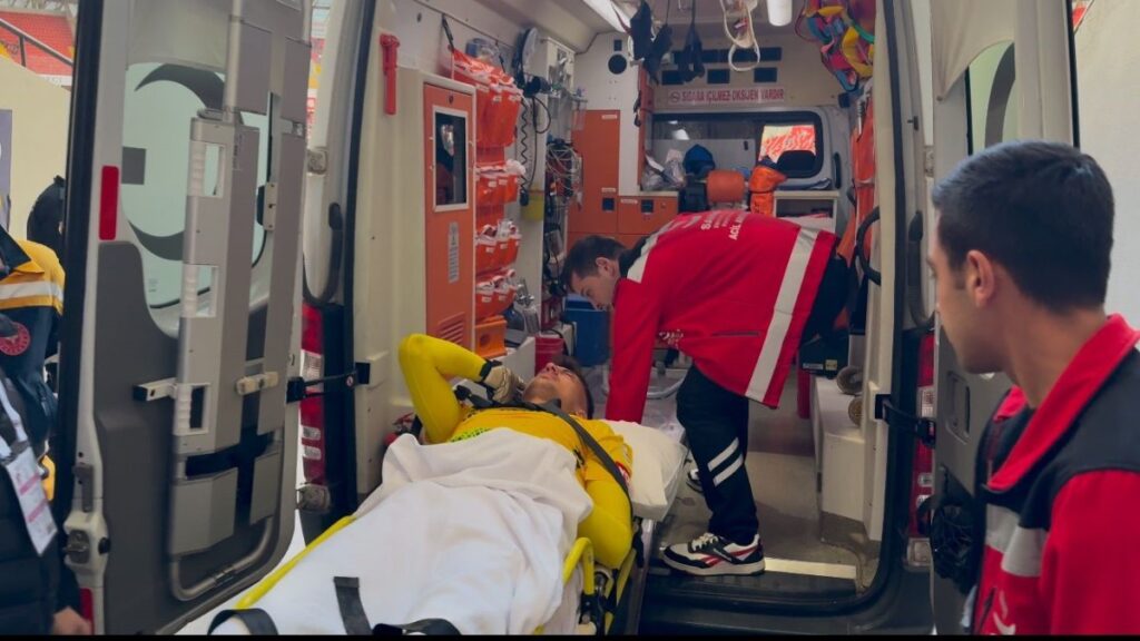 gaziantep fk kalecisi mustafa burak bozan hastaneye kaldirildi uM82d8yG