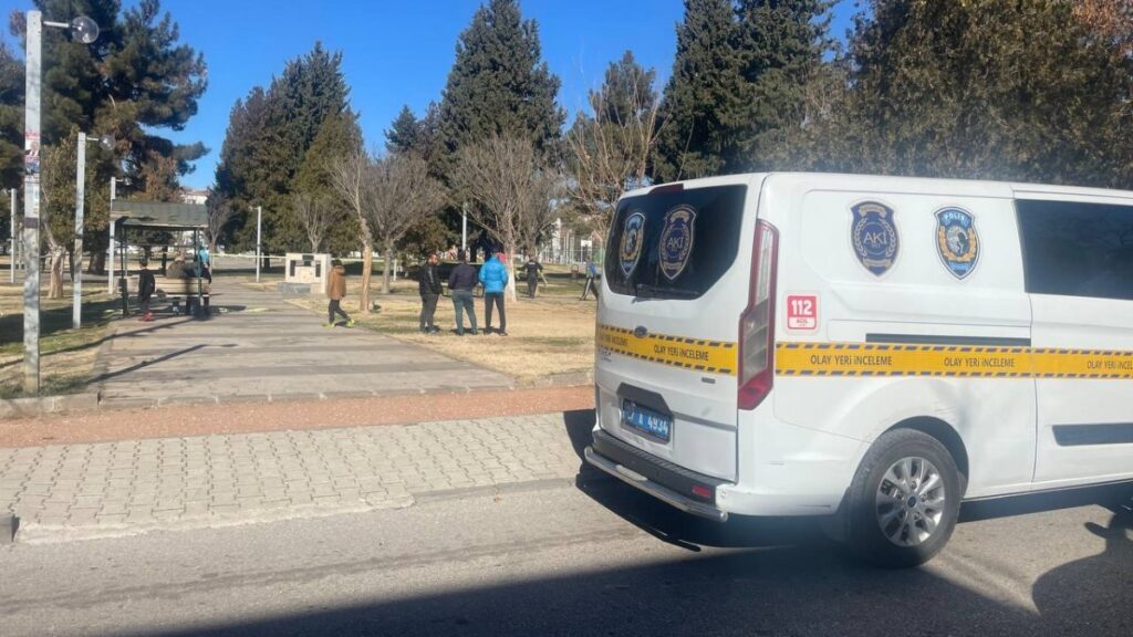 gaziantepte parkta silah vurulan kadin agir yaralandi rDEX5fPy