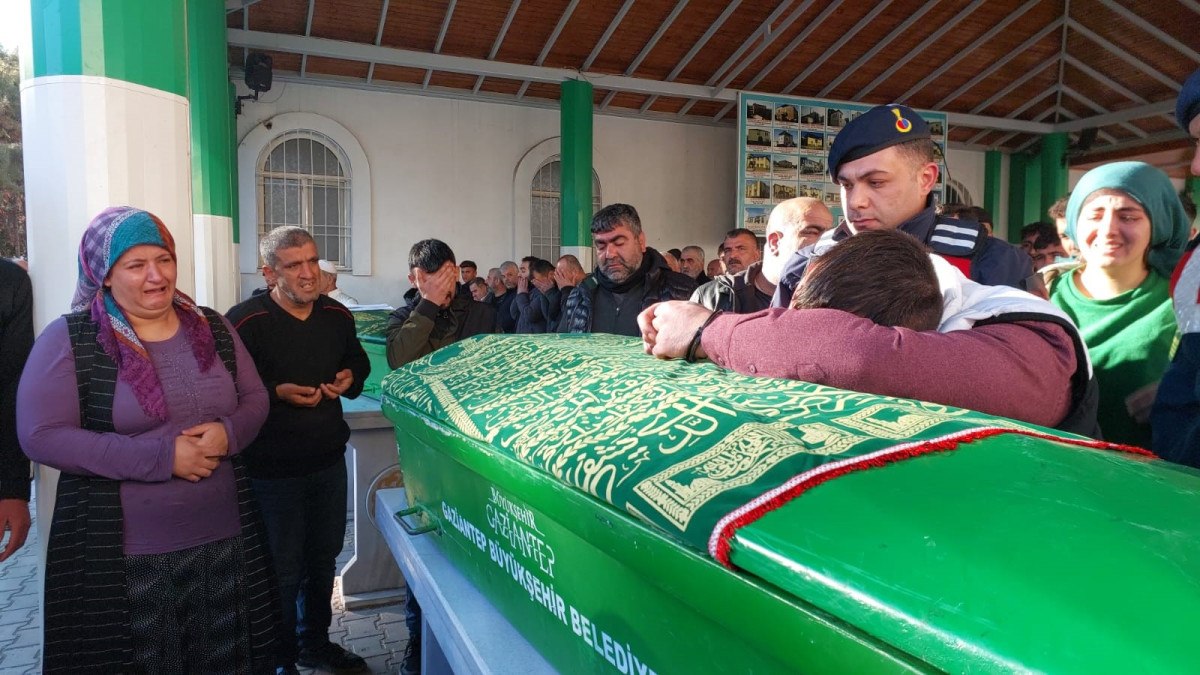 gaziantepte yanginda olen 2 cocuk son yolculuguna ugurlandi 2 ZkIMPD54
