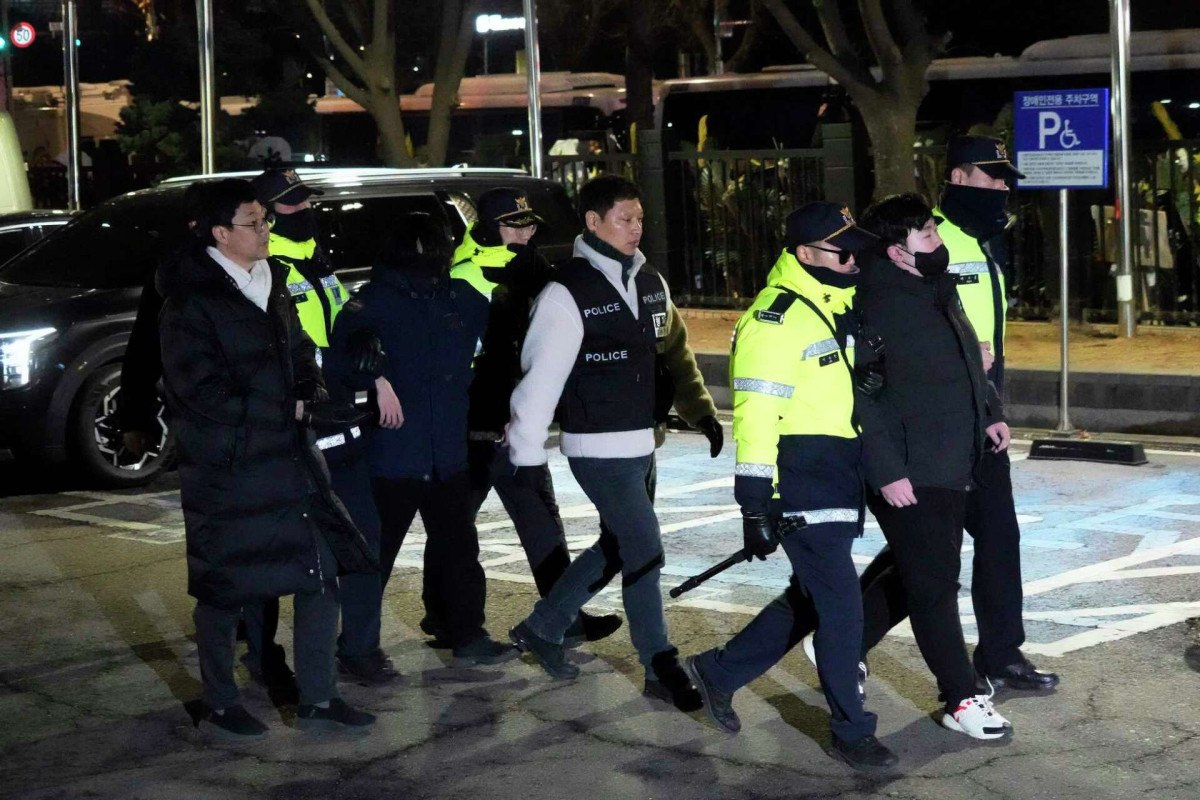 guney kore lideri yoon suk yeol resmen tutuklandi 2