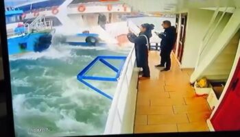 halicte yolcu vapuru balikci teknesine carpti 1BA19pQR