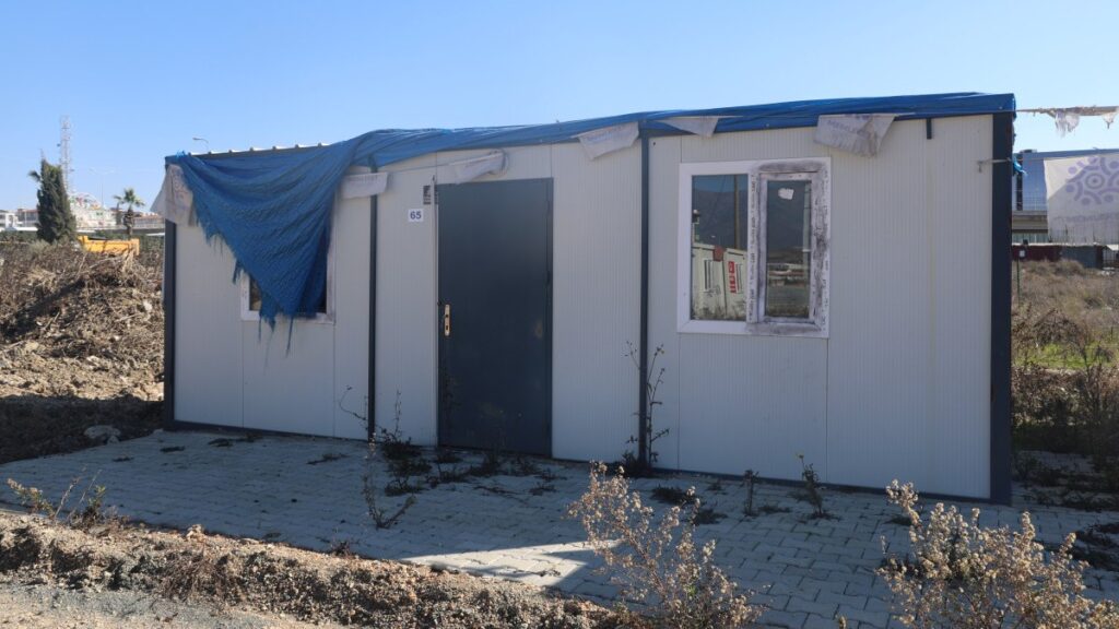 hatayda hirsizlar tarafindan calinan memleket partisi konteyneri bu kez soyuldu 2hFATGmc